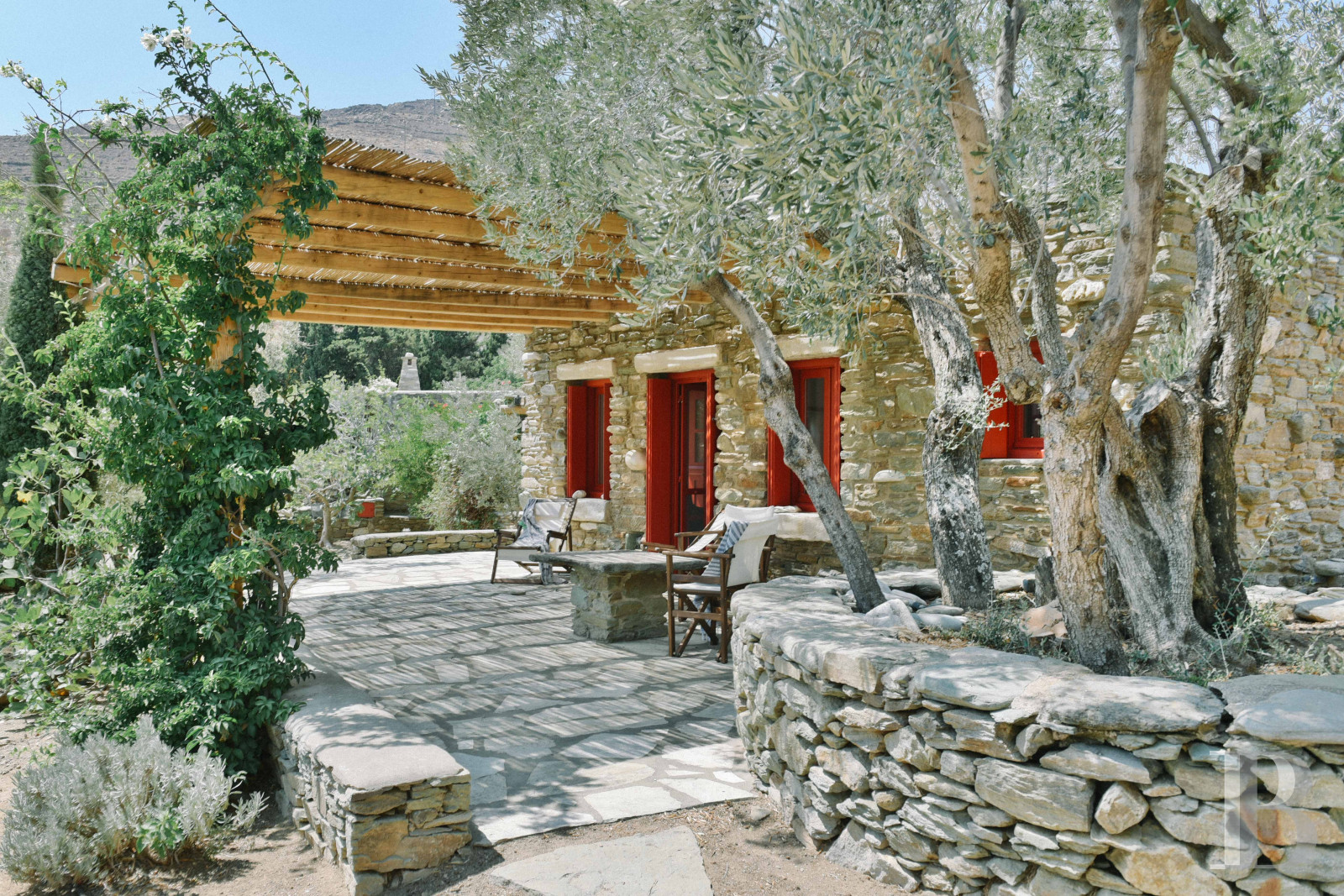 Three former sheepfolds united by a beautiful spirit by the sea in Tinos, the Cyclades - photo  n°5